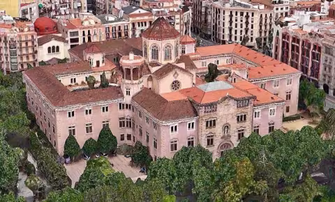 Vista panoràmica de l'edifici del Museu Geològic Seminari de Barcelona